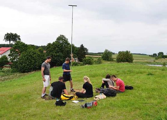 Poznanie budowy geologicznej i rzeźby Pojezierza Kaszubskiego - ćwiczenia terenowe studentów UG grafika