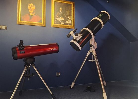 Uczestnicy mieli okzję zapoznać się z pracą na specjalistycznych teleskopach. Fot. Lucyna Molin Uczestnicy mieli okzję zapoznać się z pracą na specjalistycznych teleskopach