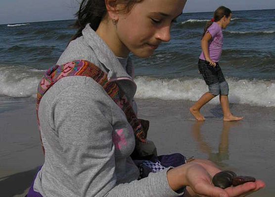 Grafika „Dzieci z terenów popowodziowych w Ośrodku Edukacji Ekologicznej w Szymbarku ”