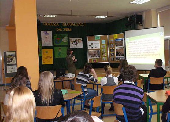 Grafika Wojewódzki Konkurs Ekologiczny pt. „Oblicza globalizacji” w Gimnazjum w Somoninie