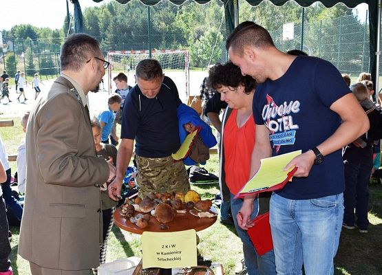 Grafika Powiatowe grzybobranie 2015’ w OEE w Szymbarku