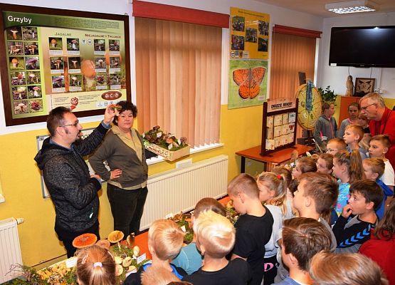 Grafika „VII Grzybobranie w Szymbarku”