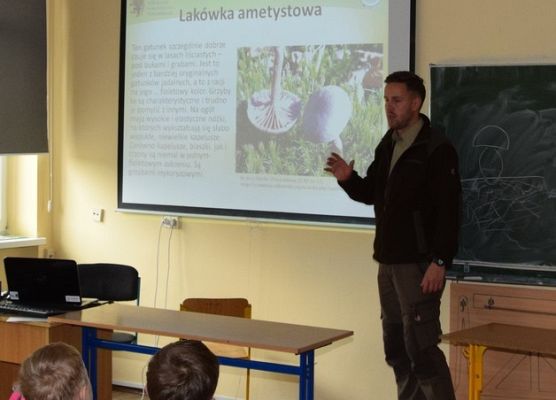Grafika „VII Grzybobranie w Szymbarku”