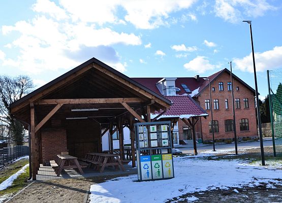 Grafika „Nowa siedziba Kaszubskiego Parku Krajobrazowego i Ośrodka Edukacji Ekologicznej”