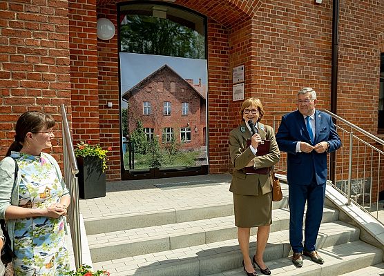 Grafika „Oficjalne otwarcie Centrum Edukacji Ekologicznej w Staniszewie”