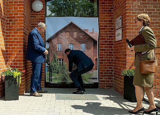 Grafika „Oficjalne otwarcie Centrum Edukacji Ekologicznej w Staniszewie”