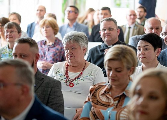 Grafika „Oficjalne otwarcie Centrum Edukacji Ekologicznej w Staniszewie”