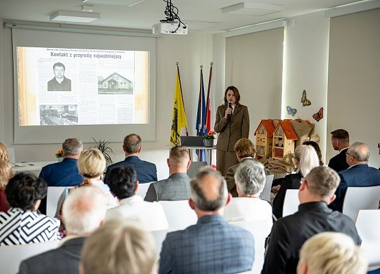 Grafika „Oficjalne otwarcie Centrum Edukacji Ekologicznej w Staniszewie”