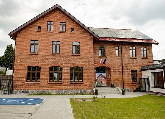 Grafika „Oficjalne otwarcie Centrum Edukacji Ekologicznej w Staniszewie”