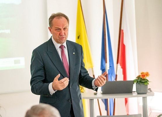 Grafika „Oficjalne otwarcie Centrum Edukacji Ekologicznej w Staniszewie”