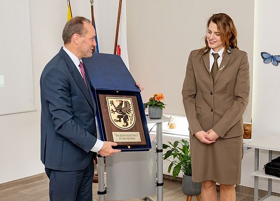 Grafika „Oficjalne otwarcie Centrum Edukacji Ekologicznej w Staniszewie”