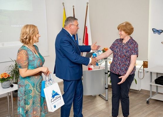 Grafika „Oficjalne otwarcie Centrum Edukacji Ekologicznej w Staniszewie”