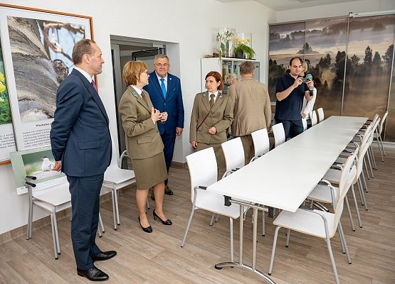 Grafika „Oficjalne otwarcie Centrum Edukacji Ekologicznej w Staniszewie”