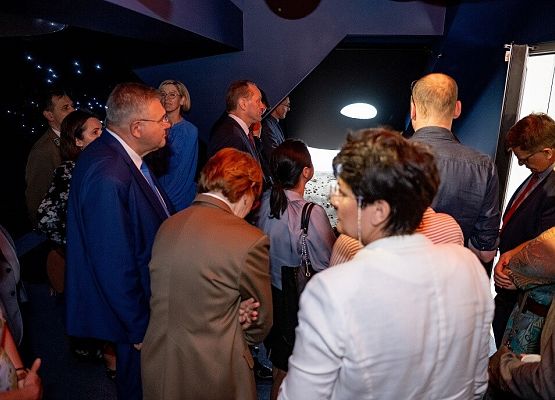Grafika „Oficjalne otwarcie Centrum Edukacji Ekologicznej w Staniszewie”