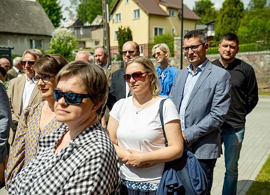 Grafika „Oficjalne otwarcie Centrum Edukacji Ekologicznej w Staniszewie”