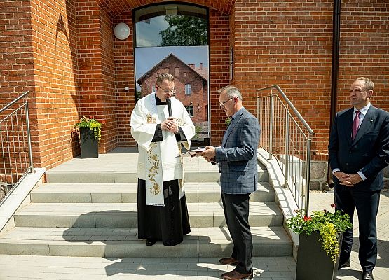 Grafika „Oficjalne otwarcie Centrum Edukacji Ekologicznej w Staniszewie”